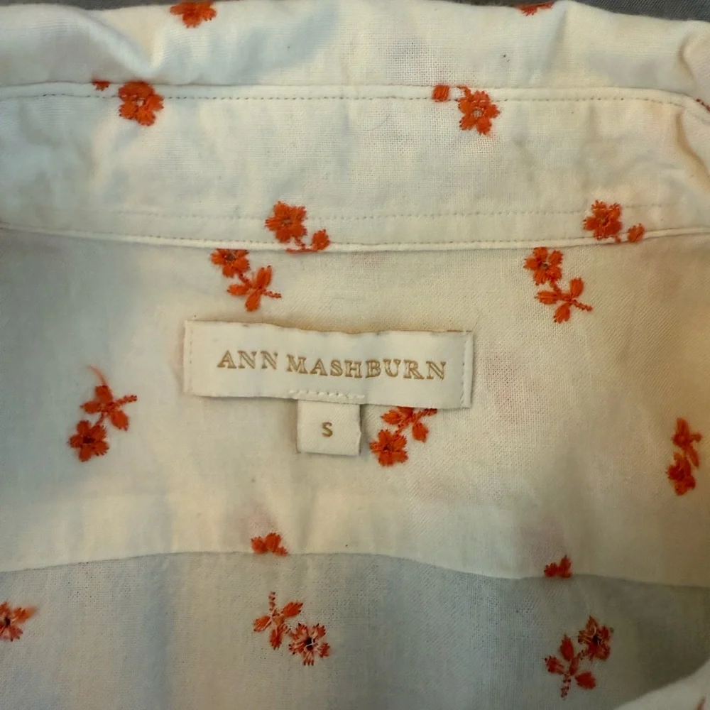 ANN MASHBURN Cream Button-Down Shirt with Red Floral Motif - Picture 2 of 3